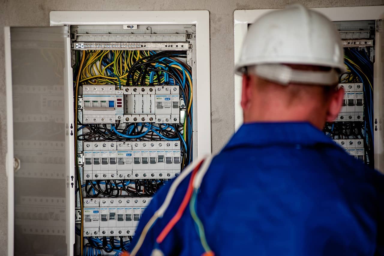 An electrician looking at a fuse box
