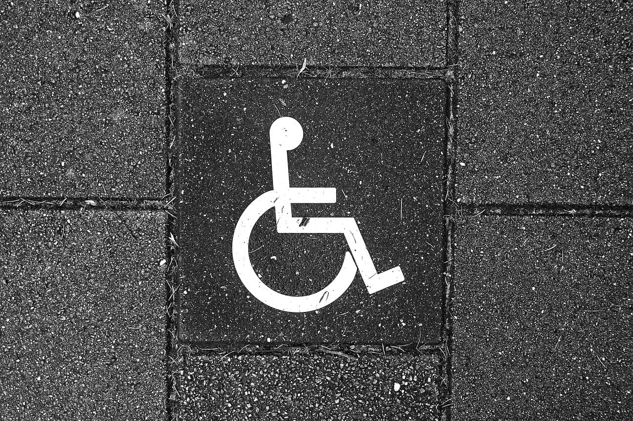 A wheelchair sign on a pavement