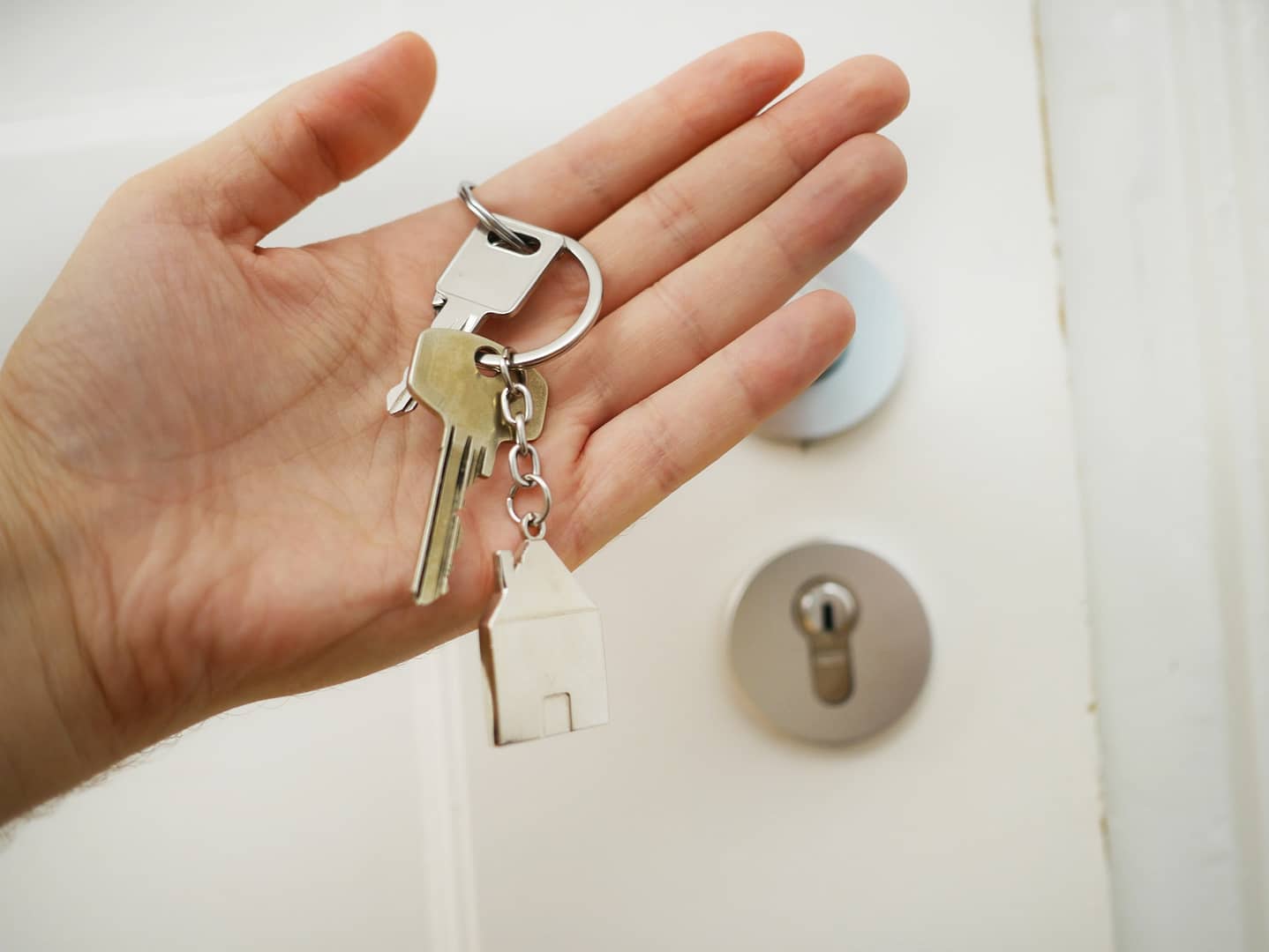 Someone holding a set of house keys