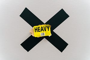 A sign saying 'heavy'