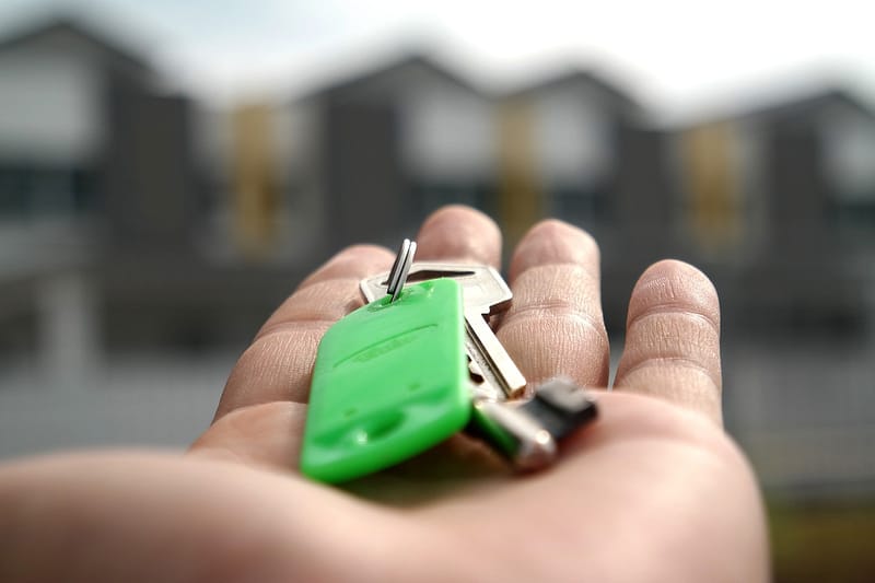 Someone holding a set of house keys