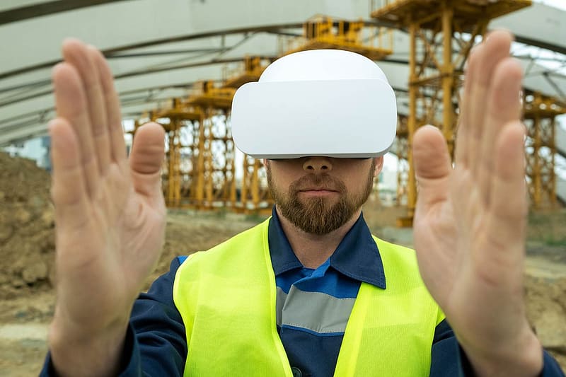 construction worker using vr glasses